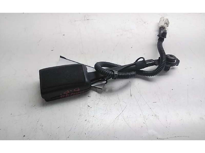 Recambio de enganche delantero derecho para kia sportage 1.6 cat referencia OEM IAM 631621400C  