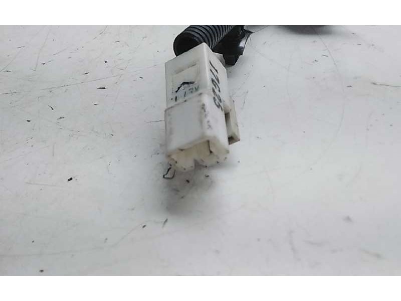 Recambio de enganche delantero derecho para kia sportage 1.6 cat referencia OEM IAM 631621400C  