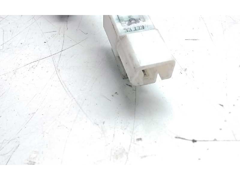 Recambio de enganche delantero izquierdo para kia sportage 1.6 cat referencia OEM IAM   