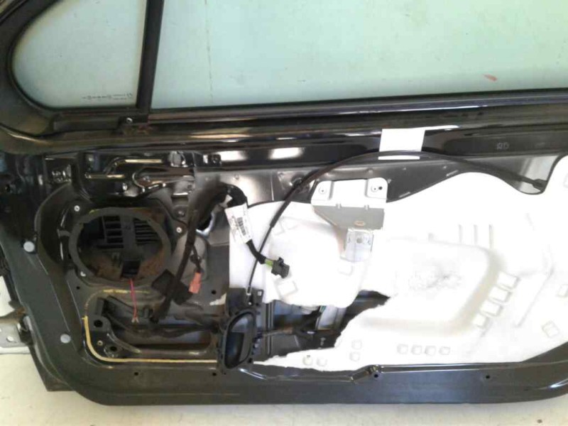 Recambio de puerta delantera derecha para peugeot 207 urban referencia OEM IAM 9004AR  