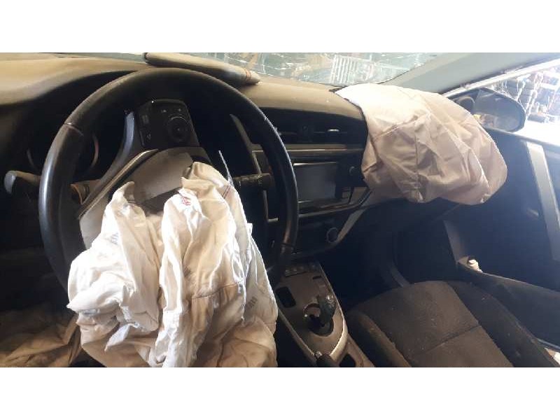 toyota auris touring sports (e18) del año 2015