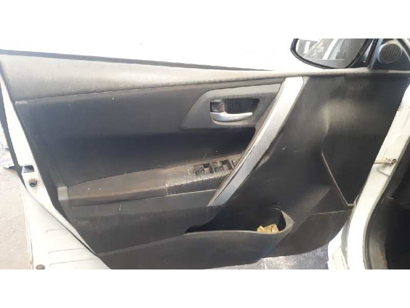 toyota auris touring sports (e18) del año 2015