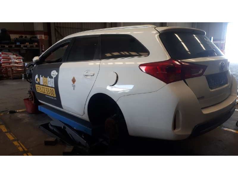 toyota auris touring sports (e18) del año 2015