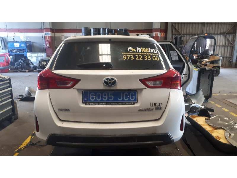 toyota auris touring sports (e18) del año 2015