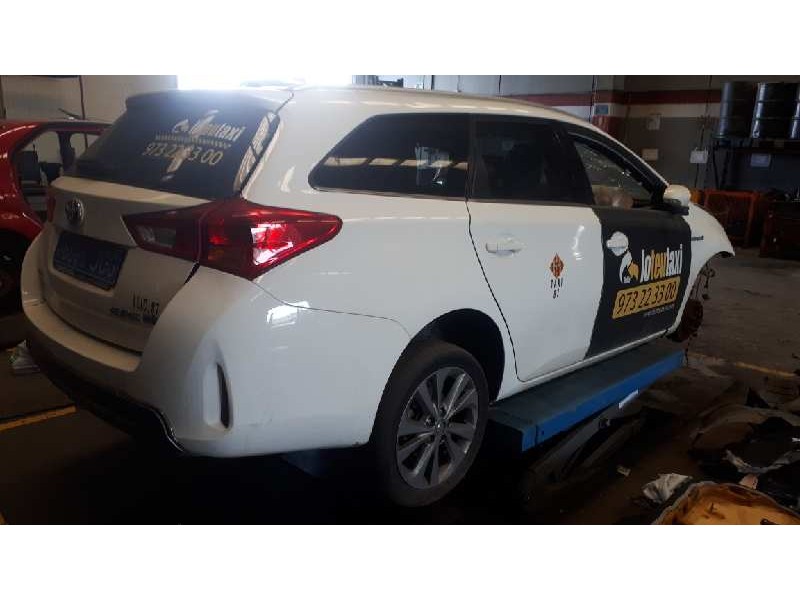 toyota auris touring sports (e18) del año 2015