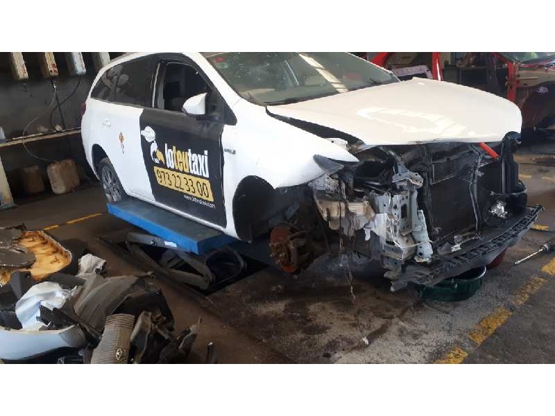 toyota auris touring sports (e18) del año 2015