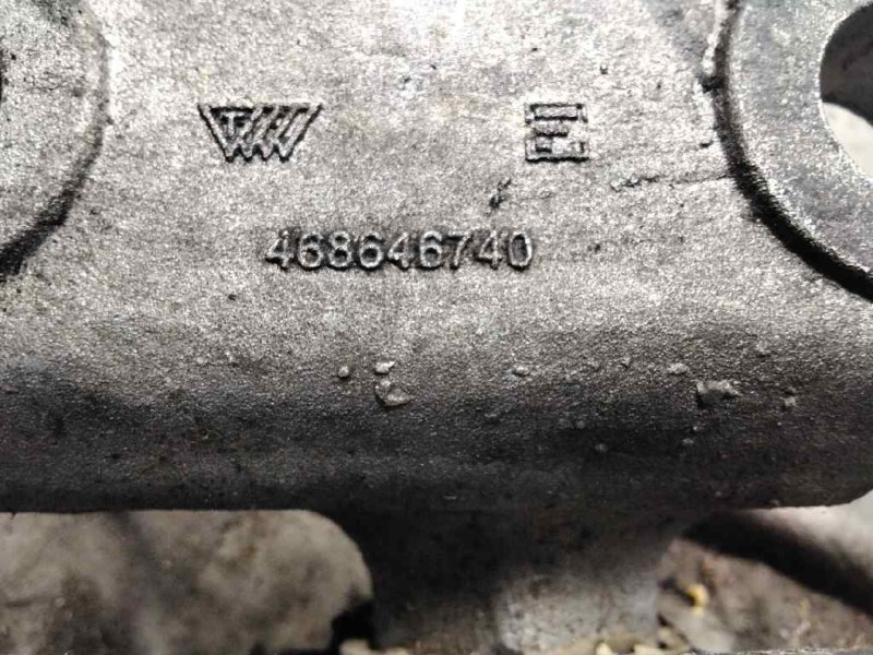 Recambio de soporte caja cambios inferior para opel corsa e 1.4 referencia OEM IAM 468646740  