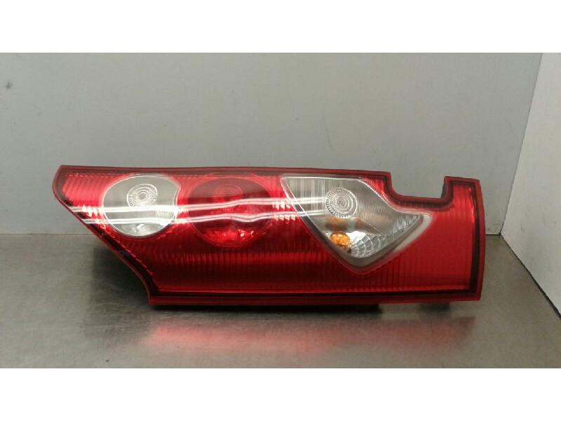 Recambio de piloto trasero derecho para renault kangoo profesional referencia OEM IAM 06083  