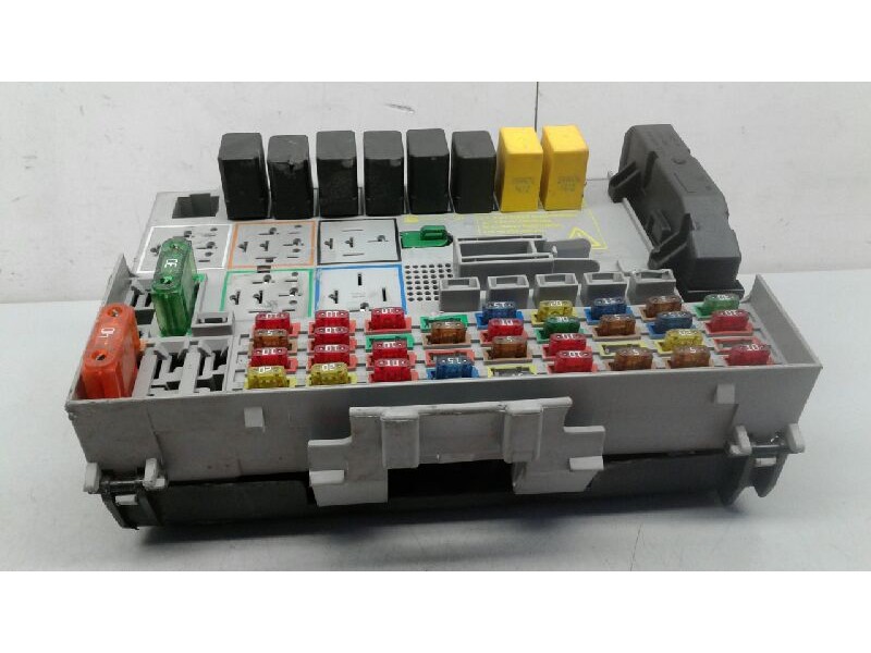 Recambio de caja fusibles para opel zafira a elegance referencia OEM IAM 6238019  