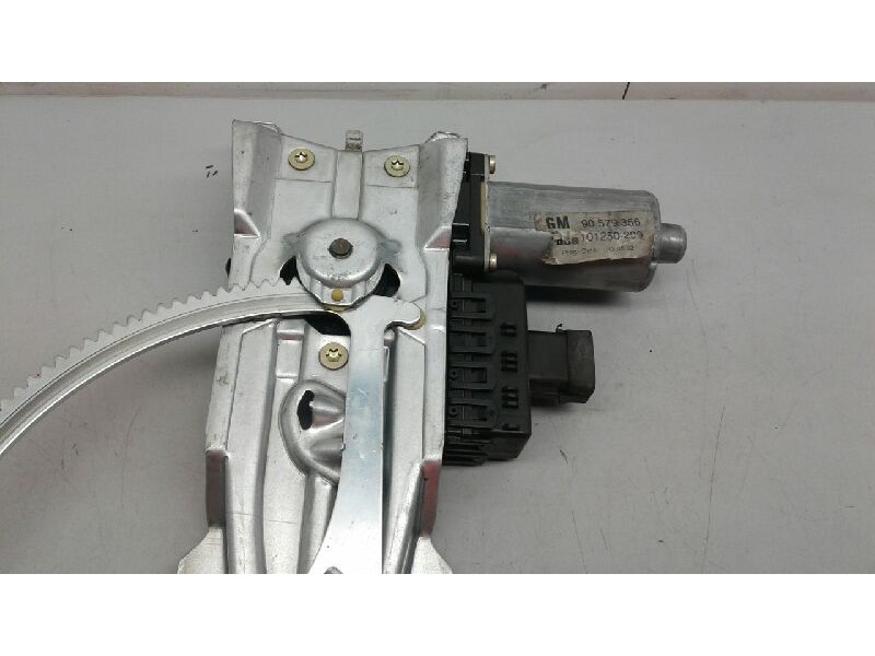 Recambio de elevalunas delantero derecho para opel zafira a elegance referencia OEM IAM 90579356  