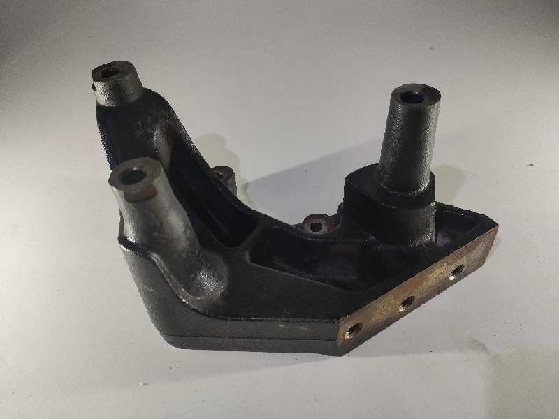 Recambio de soporte motor derecho inferior para mitsubishi lancer sportback (cx) 2.0 di-d cat referencia OEM IAM 04766388AA MARK