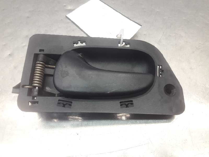 Recambio de maneta interior delantera izquierda para renault laguna (b56) 1.8 rn (b56b) referencia OEM IAM 7700823286  