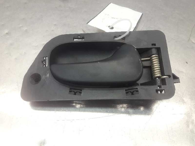 Recambio de maneta interior trasera derecha para renault laguna (b56) 1.8 rn (b56b) referencia OEM IAM 7700823285  