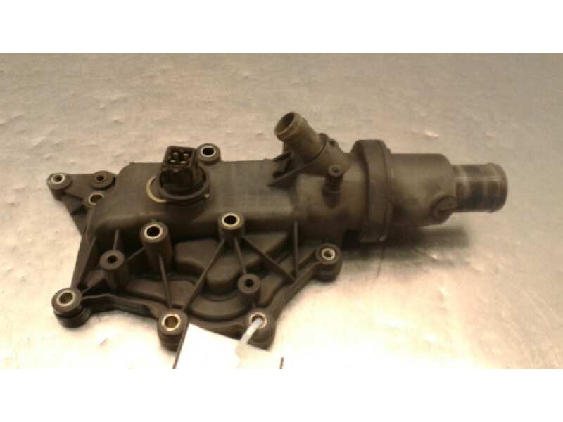 Recambio de caja termostato para renault megane ii classic berlina 1.6 16v referencia OEM IAM 82000915  