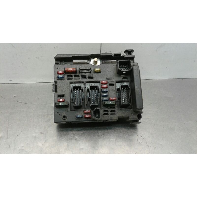 Recambio de caja fusibles para peugeot 307 (s1) xs referencia OEM IAM 9643538080  