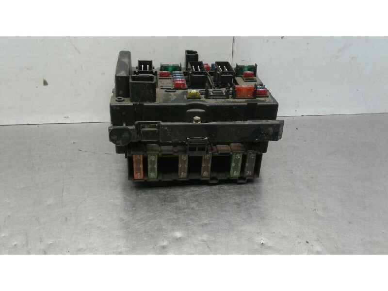 Recambio de caja fusibles para peugeot 307 (s1) xs referencia OEM IAM 9643538080  