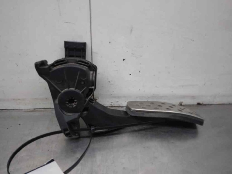 Recambio de pedal acelerador para opel insignia berlina sport 4x4 referencia OEM IAM 13237352  