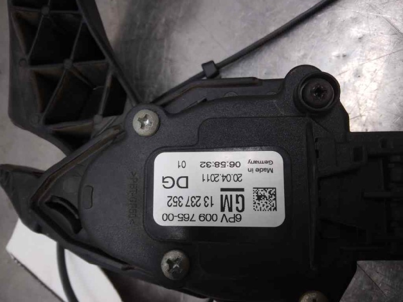 Recambio de pedal acelerador para opel insignia berlina sport 4x4 referencia OEM IAM 13237352  