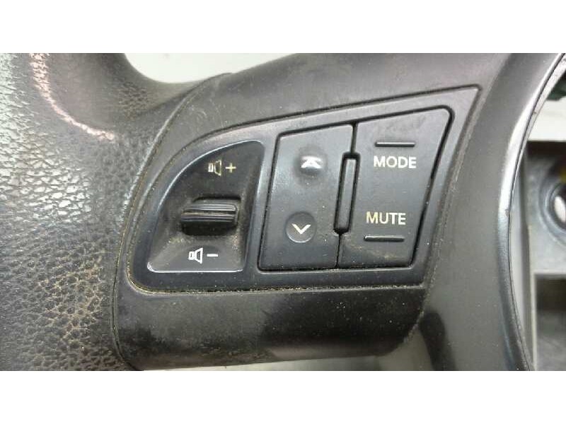 Recambio de volante para kia rio 1.5 crdi active referencia OEM IAM 561101G300VA  