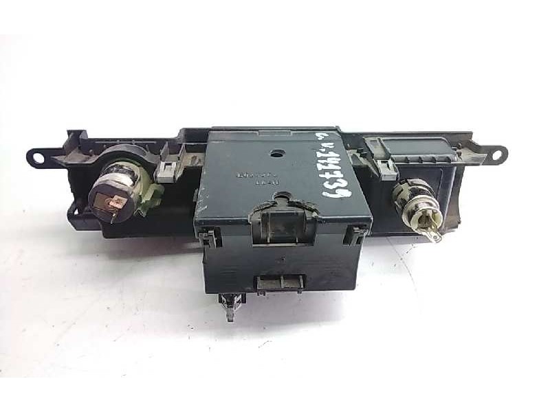 Recambio de cenicero para land rover discovery v6 td se referencia OEM IAM 7022705  