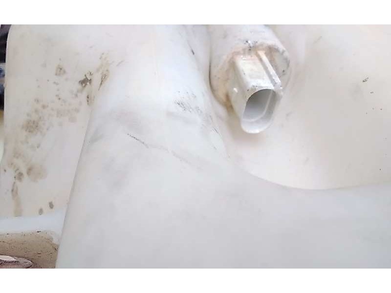 Recambio de deposito limpia para land rover discovery v6 td se referencia OEM IAM 217037B20  