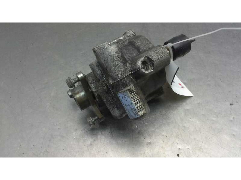 Recambio de bomba servodireccion para renault trafic caja cerrada (ab 4.01) referencia OEM IAM 8200024738  