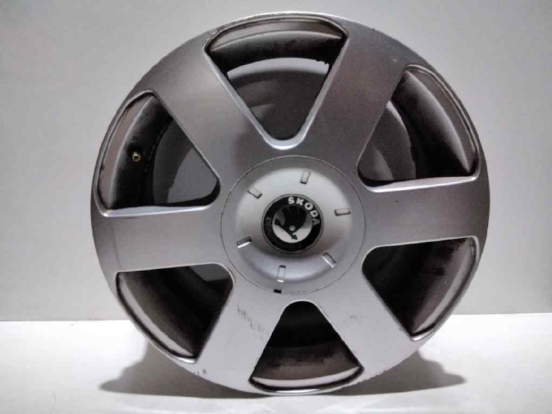 Recambio de llanta aluminio para skoda octavia berlina (1z3) active referencia OEM IAM 165TORNILLOS ET50 