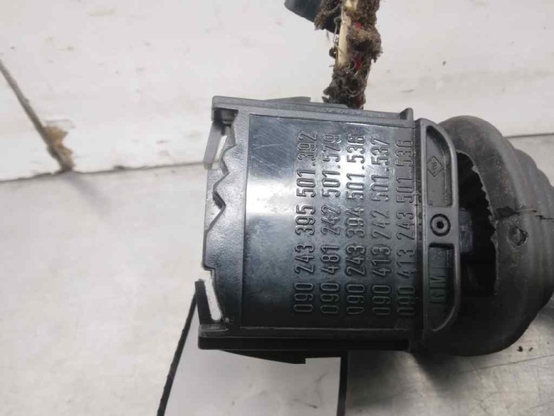 Recambio de mando limpia para opel vectra b berlina centenial referencia OEM IAM 90413243  