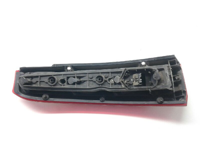 Recambio de piloto trasero derecho para opel meriva cosmo referencia OEM IAM 1222124  