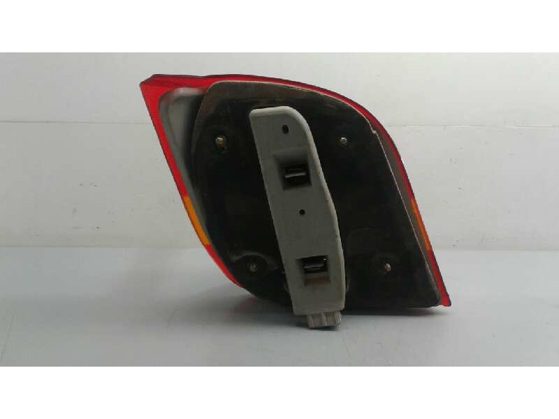 Recambio de piloto trasero derecho para ford fiesta berl./courier surf referencia OEM IAM 7070864  