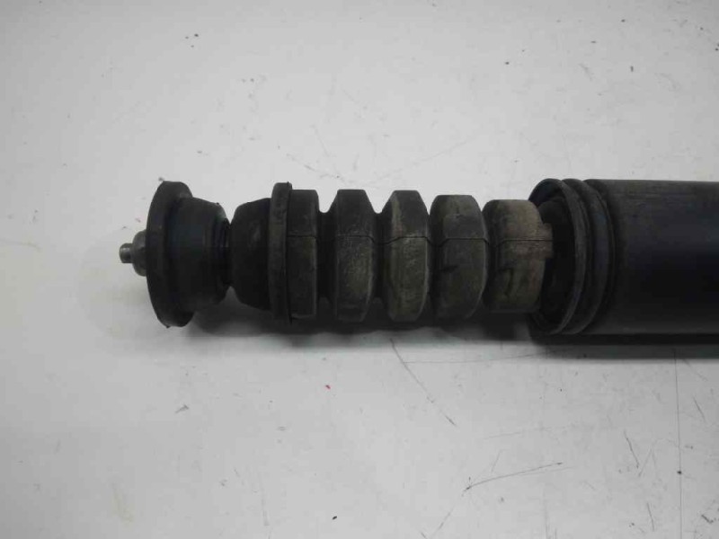 Recambio de amortiguador trasero derecho para renault captur dynamique referencia OEM IAM   