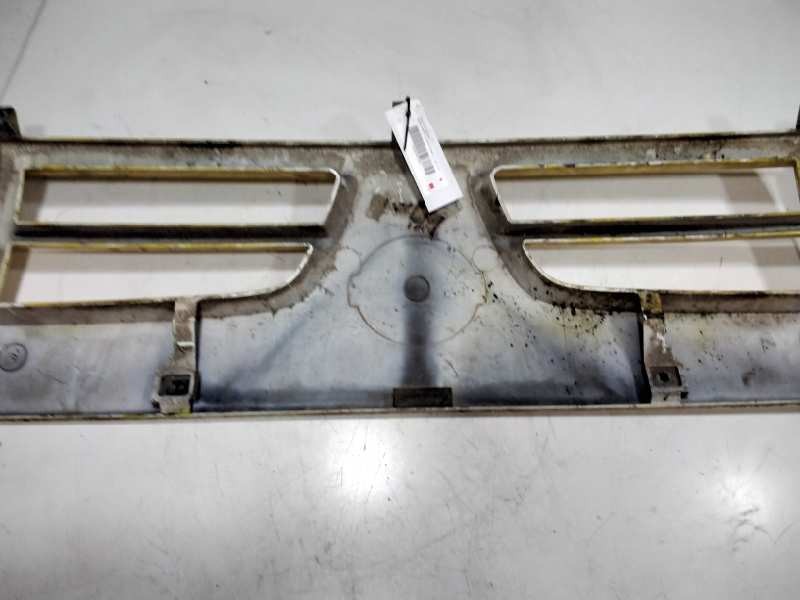 Recambio de rejilla delantera para nissan cabstar 09.06 3.0 diesel referencia OEM IAM   