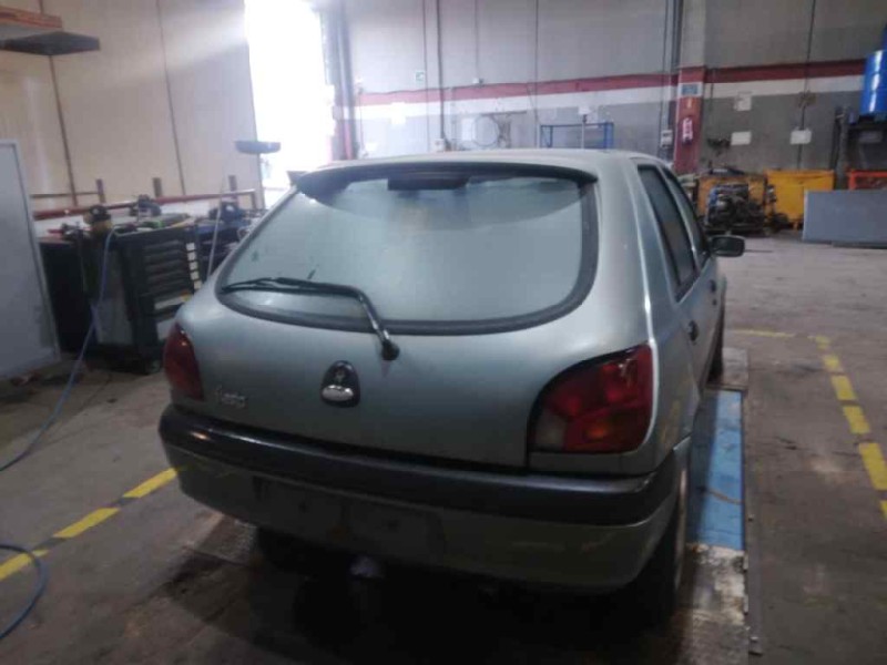ford fiesta berlina (dx) del año 2001