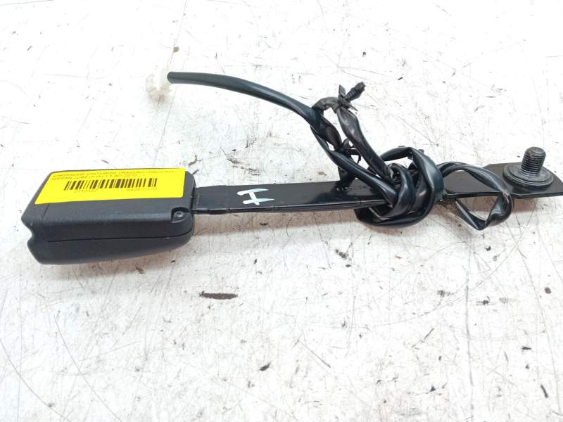 Recambio de enganche cinturon trasero izquierdo para nissan juke (f15) 1.5 dci referencia OEM IAM 6157596A  