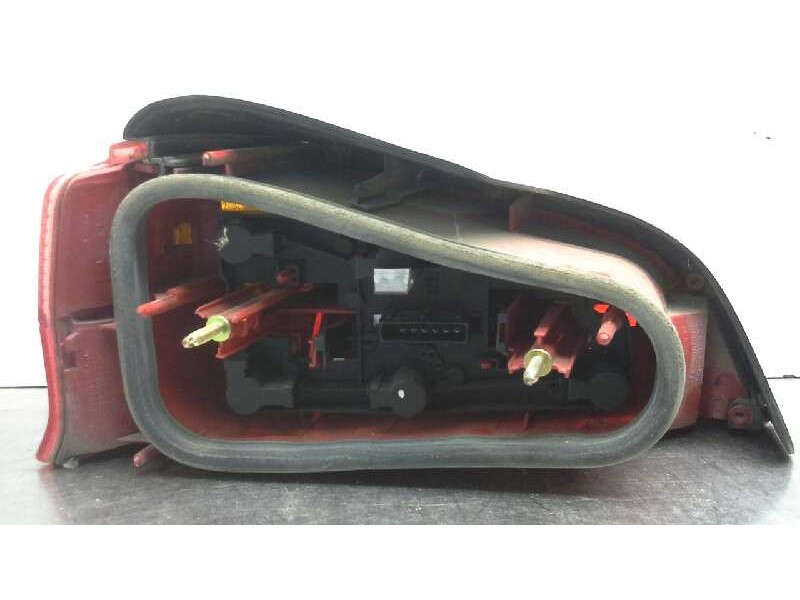 Recambio de piloto trasero derecho para peugeot 106 (s2) max d referencia OEM IAM   
