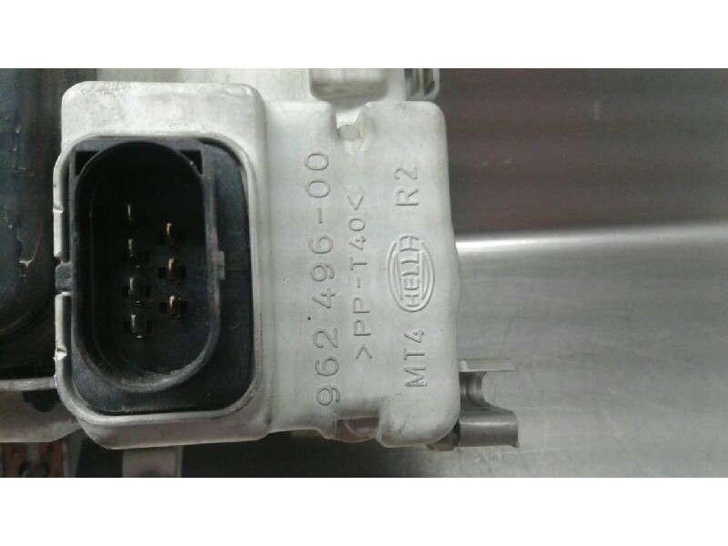 Recambio de faro derecho para volkswagen polo berlina (6n1) básico referencia OEM IAM 96249600  