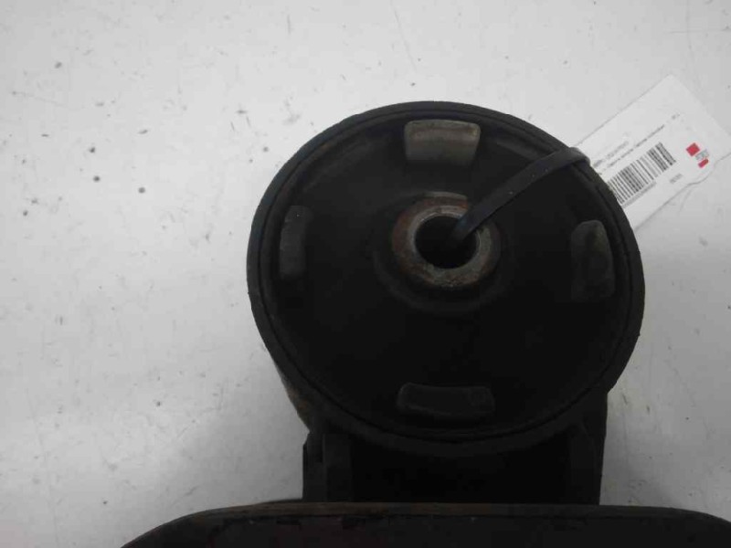 Recambio de soporte cabina trasero izquierdo para nissan cabstar 01.04  cabina simple cabina individual referencia OEM IAM   