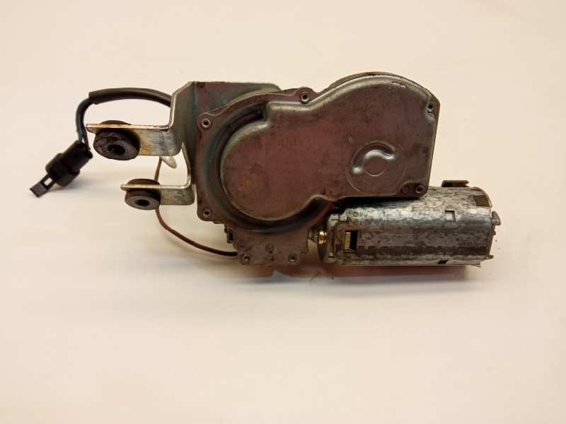 Recambio de motor limpia trasero para opel corsa b viva referencia OEM IAM 90386260  