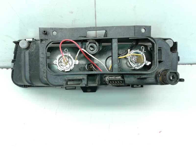 Recambio de faro derecho para citroen xantia berlina 1.9 d x referencia OEM IAM 95667948  