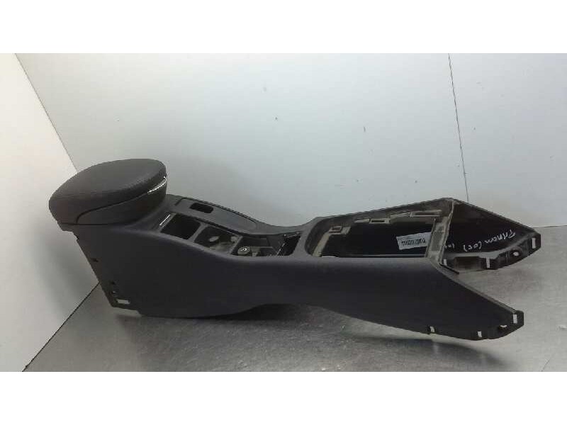 Recambio de apoyabrazos central para nissan primera berlina (p12) referencia OEM IAM   