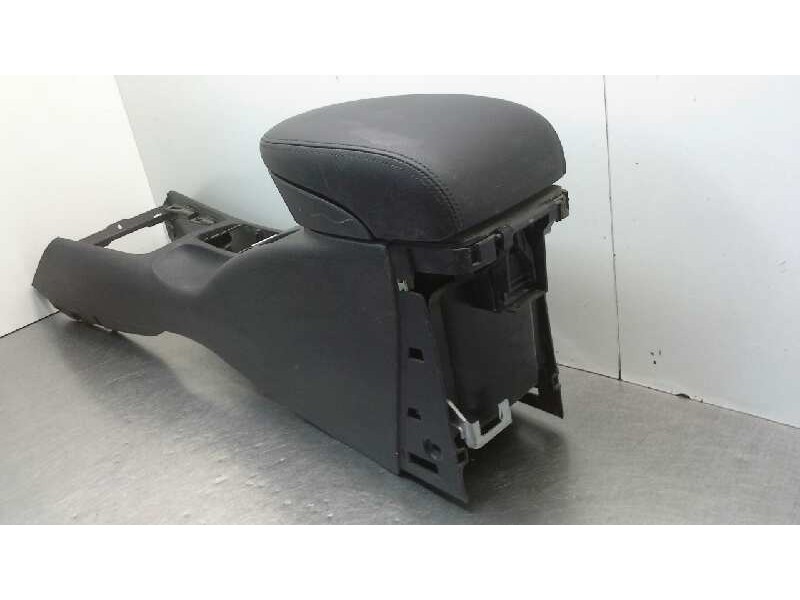 Recambio de apoyabrazos central para nissan primera berlina (p12) referencia OEM IAM   