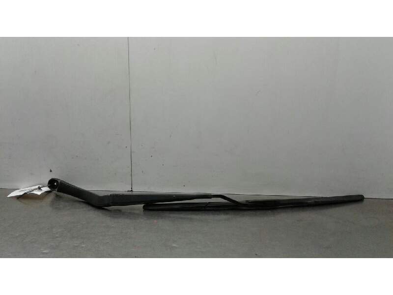 Recambio de brazo limpia delantero izquierdo para opel insignia berlina 2.0 16v cdti referencia OEM IAM   