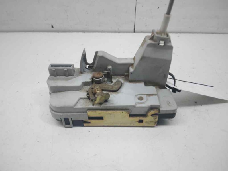 Recambio de cerradura puerta trasera derecha para peugeot 307 berlina (s2) xs referencia OEM IAM 9138G0  