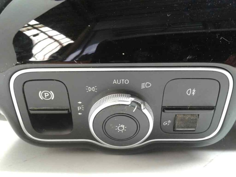 Recambio de salpicadero para mercedes clase a berlina (bm 177) a 200 d (117.112) referencia OEM IAM  OYK4AAJ2870944 YFAI3307922