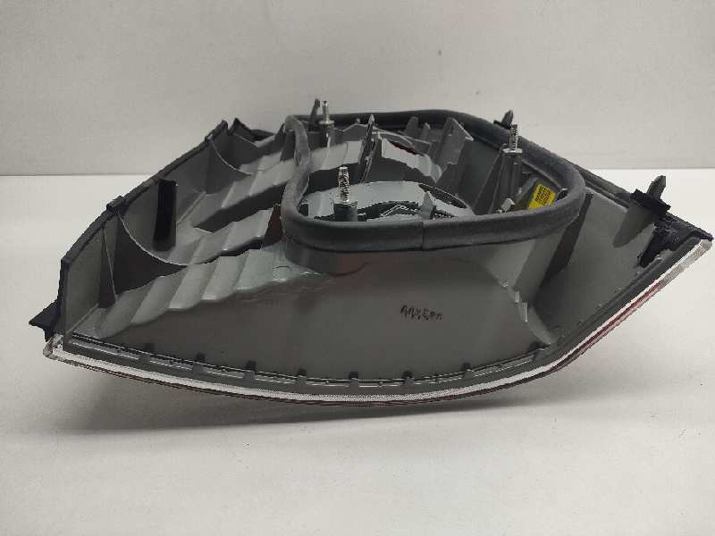 Recambio de piloto trasero izquierdo para opel vectra c berlina referencia OEM IAM 13131001  