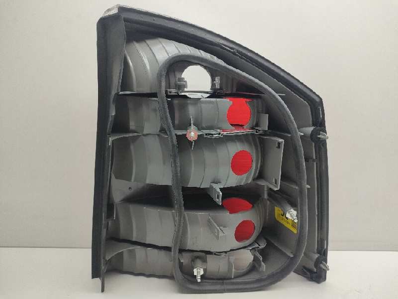 Recambio de piloto trasero izquierdo para opel vectra c berlina referencia OEM IAM 13131001  