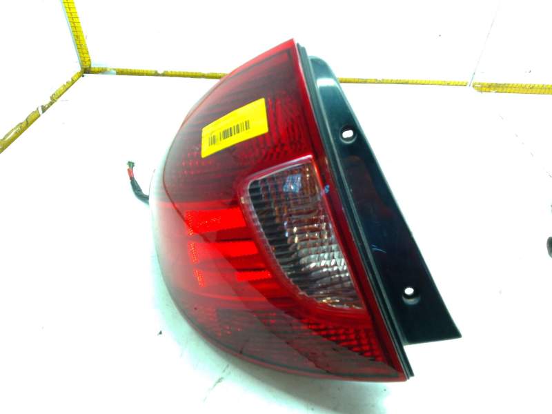 Recambio de piloto trasero izquierdo para kia rio i hatchback (dc) 1.5 16v referencia OEM IAM E138464  