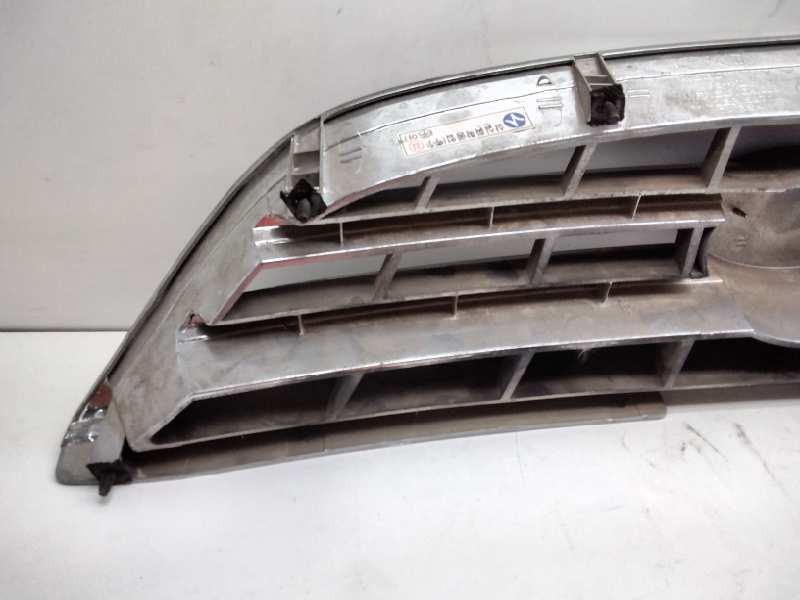 Recambio de rejilla delantera para kia carens referencia OEM IAM OK2EF50710  