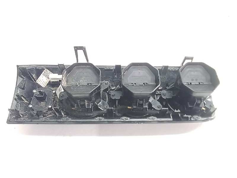 Recambio de aireador central para mercedes clase a berlina (bm 177) a 200 d (117.112) referencia OEM IAM A1776809800  