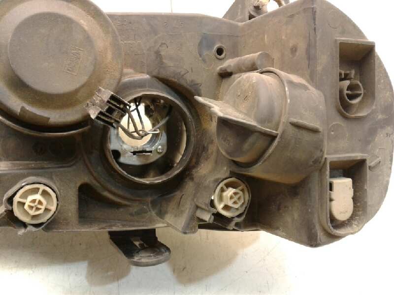 Recambio de faro izquierdo para fiat punto berlina (188) 1.3 16v multijet feel referencia OEM IAM 0046849385  